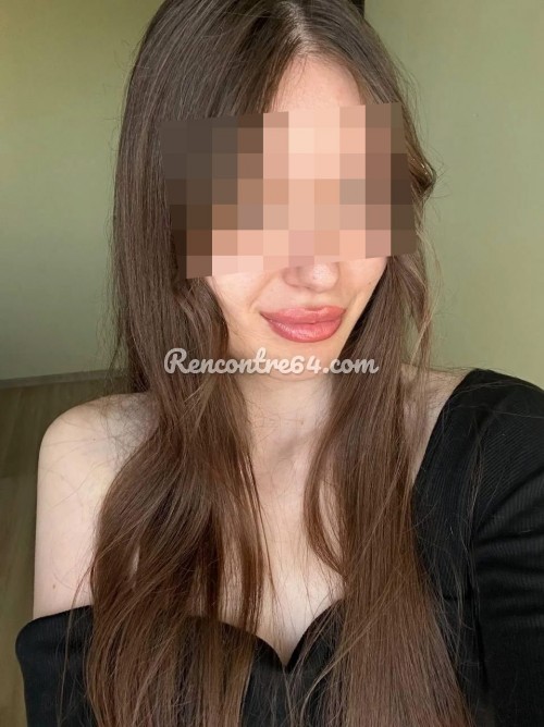 Jeune pute veut rencontrer un homme mûr pour se faire baiser à Pau