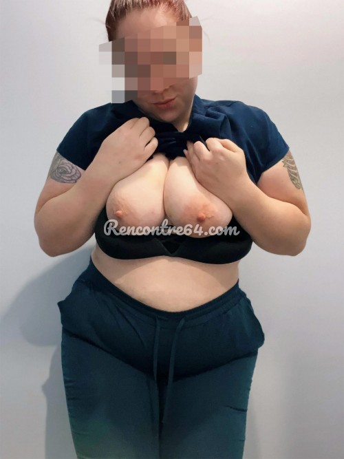 Ronde aux gros seins et gros cul de Saint Jean de Luz disponible pour plan Q